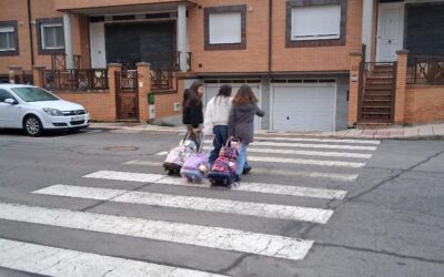 Al cole Andando con mis amigos