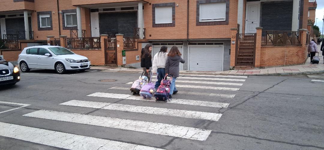 Al cole Andando con mis amigos